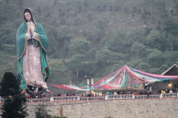 ZP_foto de la escultura gigante de La Guadalupana_12 diciembre 2011_Xicotepec de Juárez