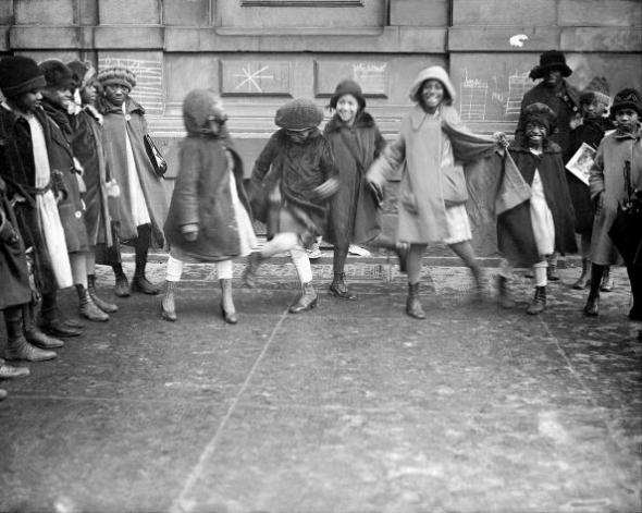 ZP_Youngsters playing in the street_an undated photograph from 1920s Harlem