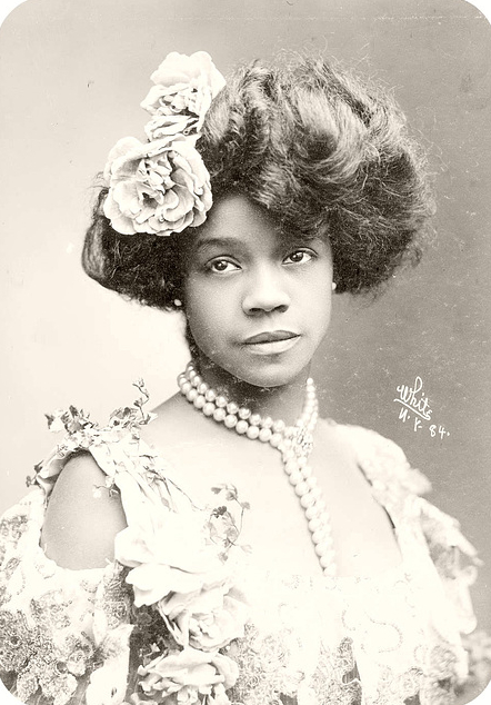 Aida Overton Walker in a glamour portrait from the first decade of the 20th century