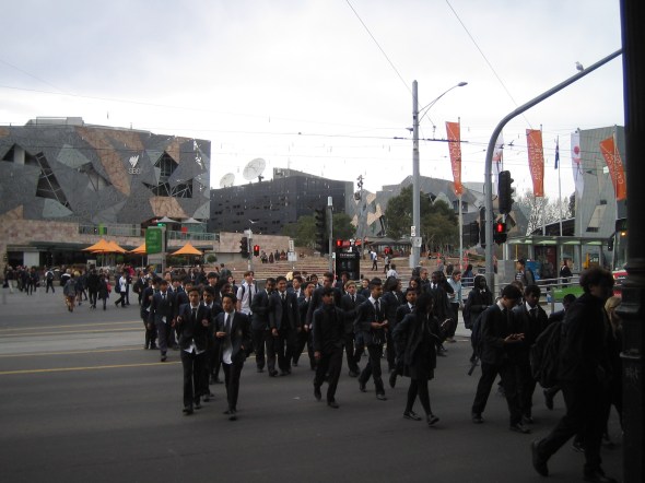Melbourne_schoolchildren crossing from Federation Square to Flinders Street Station_September 2014