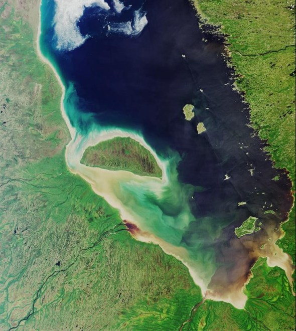 Satellite photograph from August of 2000_James Bay in Northern Ontario, Canada