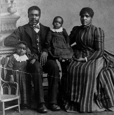 Black American family portrait_early 20th century