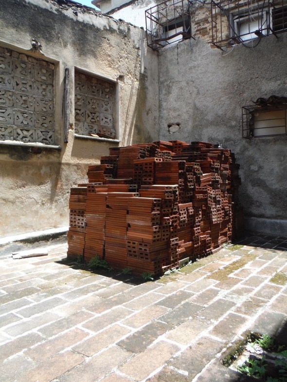 Holguín_Cuba_mayo de 2016_Al fondo del Museo La Periquera