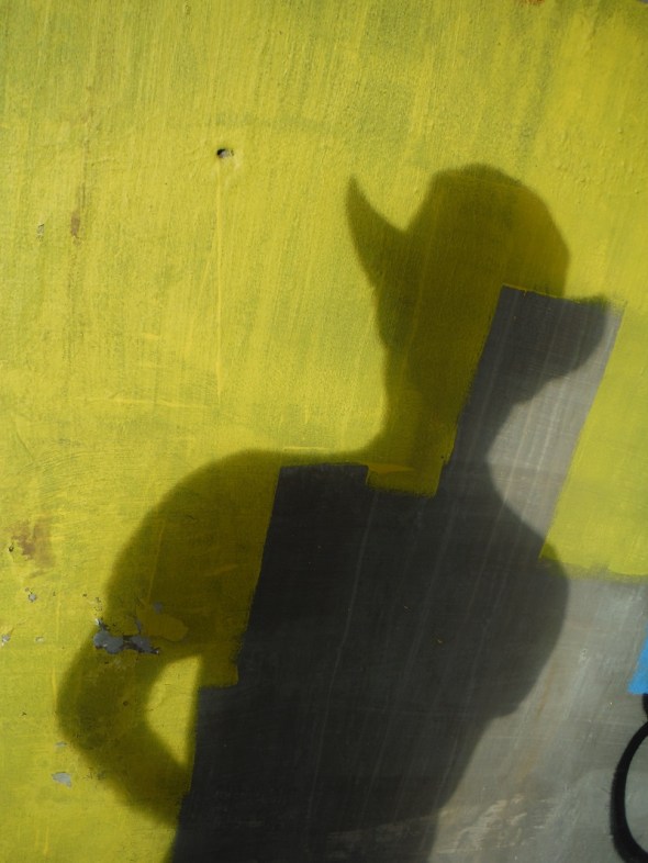 Mi sombra en la pared bajo el puente_Toronto_junio de 2016