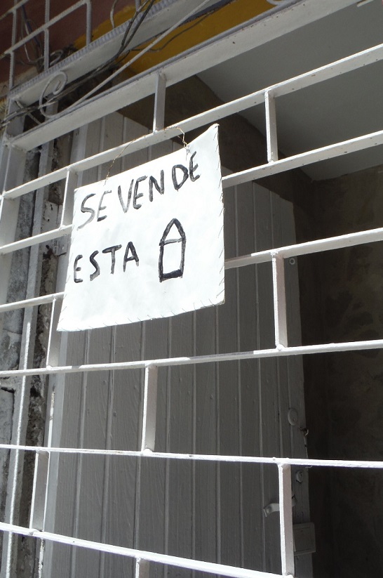 Se vende esta casa_This house is for sale__Holguín_Cuba_mayo de 2016