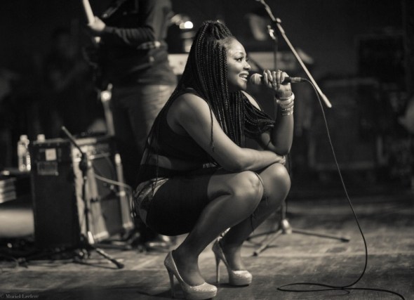 Blandine Mbiya in concert_photograph by Muriel Leclerc